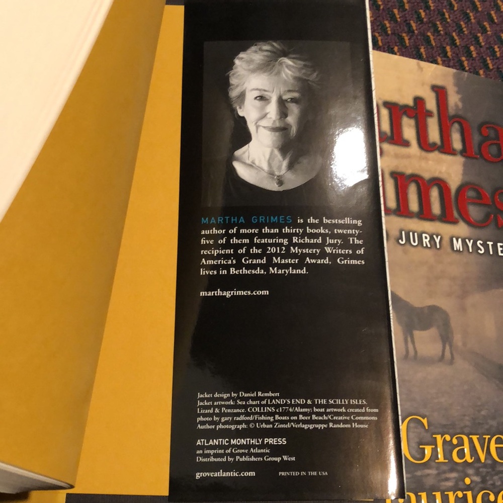 2 Hardcover NY Times best selling author Martha Grimes mystery books - Picture 8 of 16